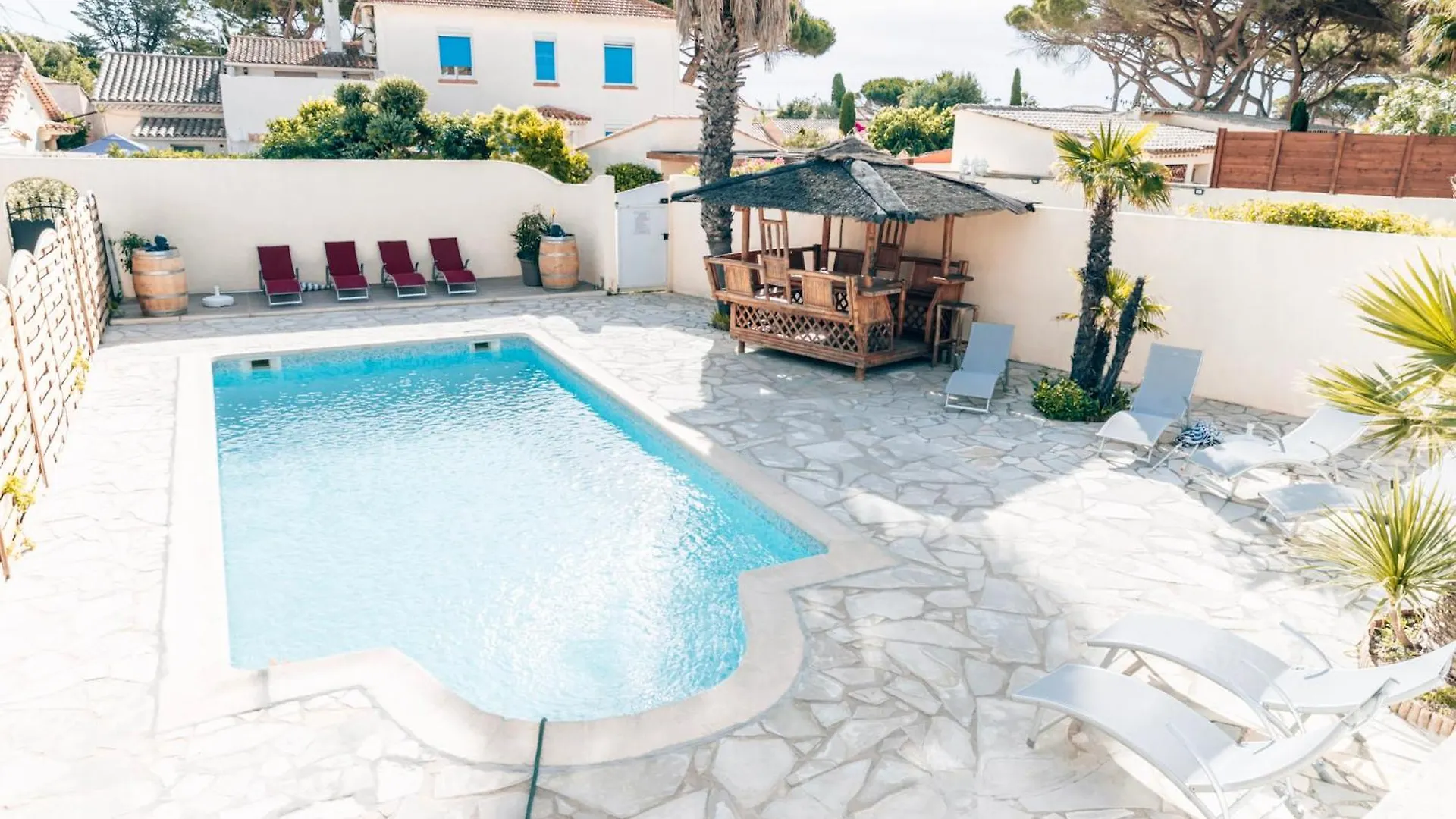 Reve D'Azur En Bord De Mer, Studio Avec Piscine Partagee, Parking Barbecue, Draps Inclus A La Nartelle Sainte-Maxime 0*,