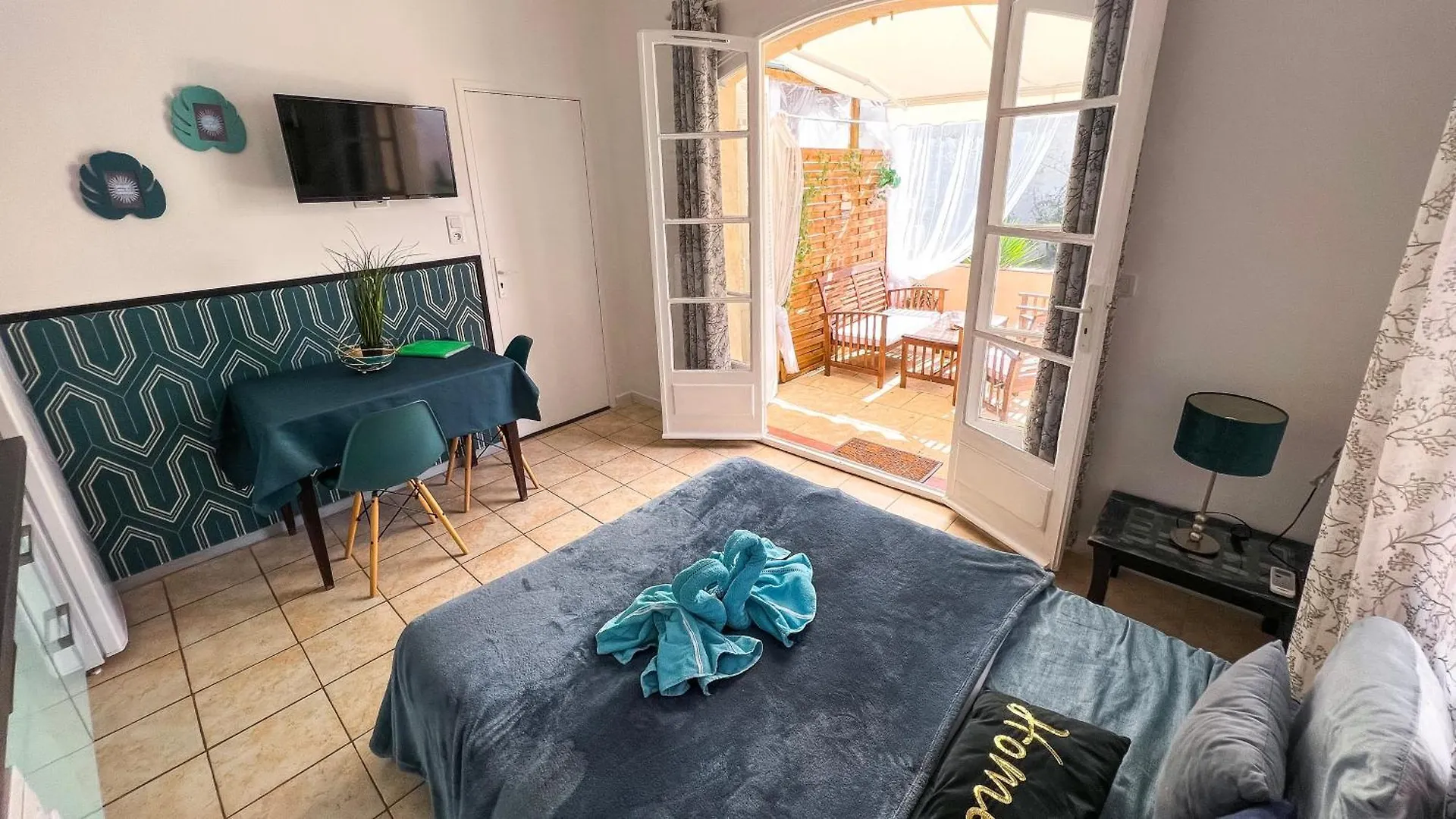 Reve D'Azur En Bord De Mer, Studio Avec Piscine Partagee, Parking Barbecue, Draps Inclus A La Nartelle Sainte-Maxime