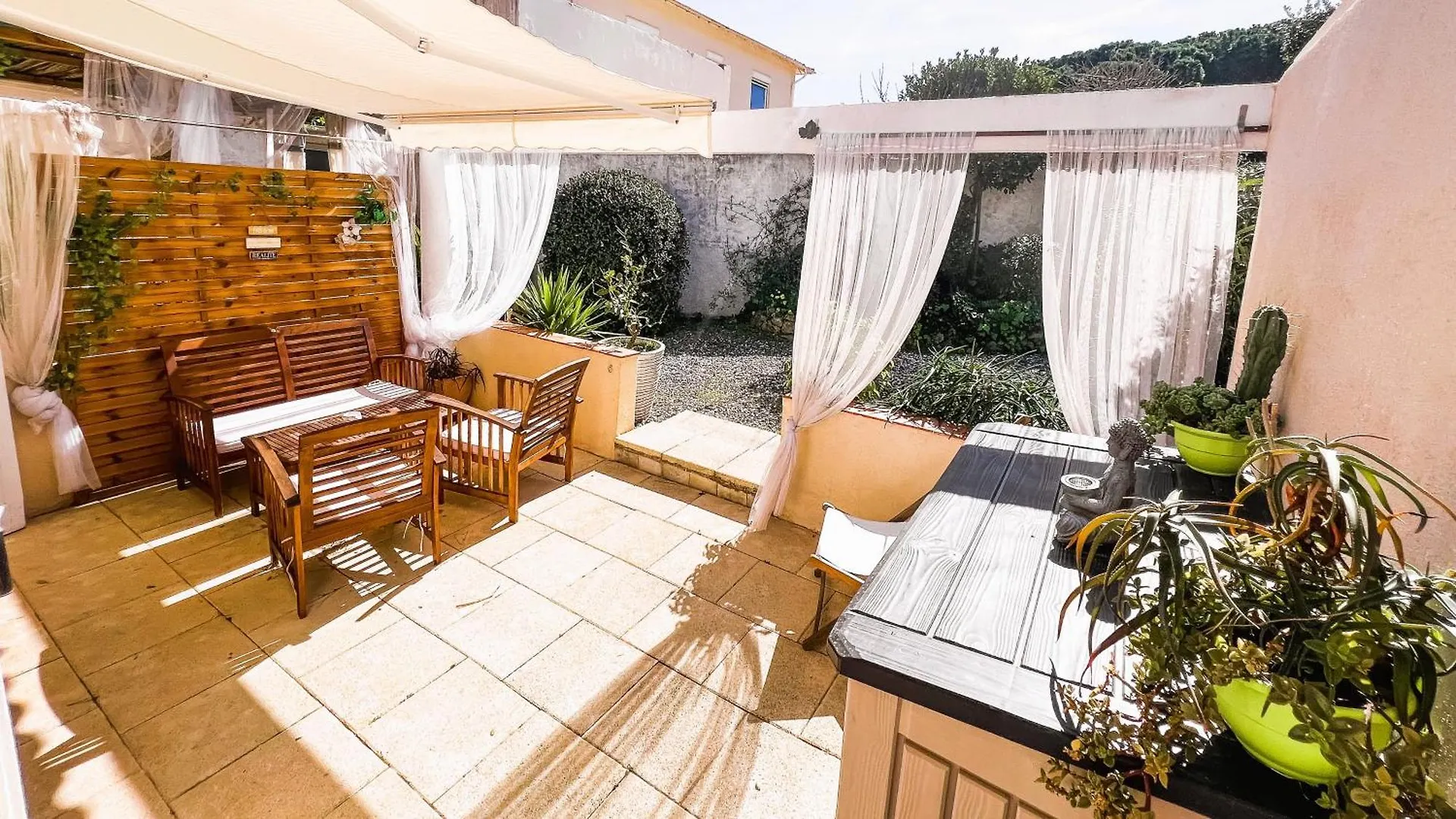 Holiday home Reve D'Azur En Bord De Mer, Studio Avec Piscine Partagee, Parking Barbecue, Draps Inclus A La Nartelle Sainte-Maxime