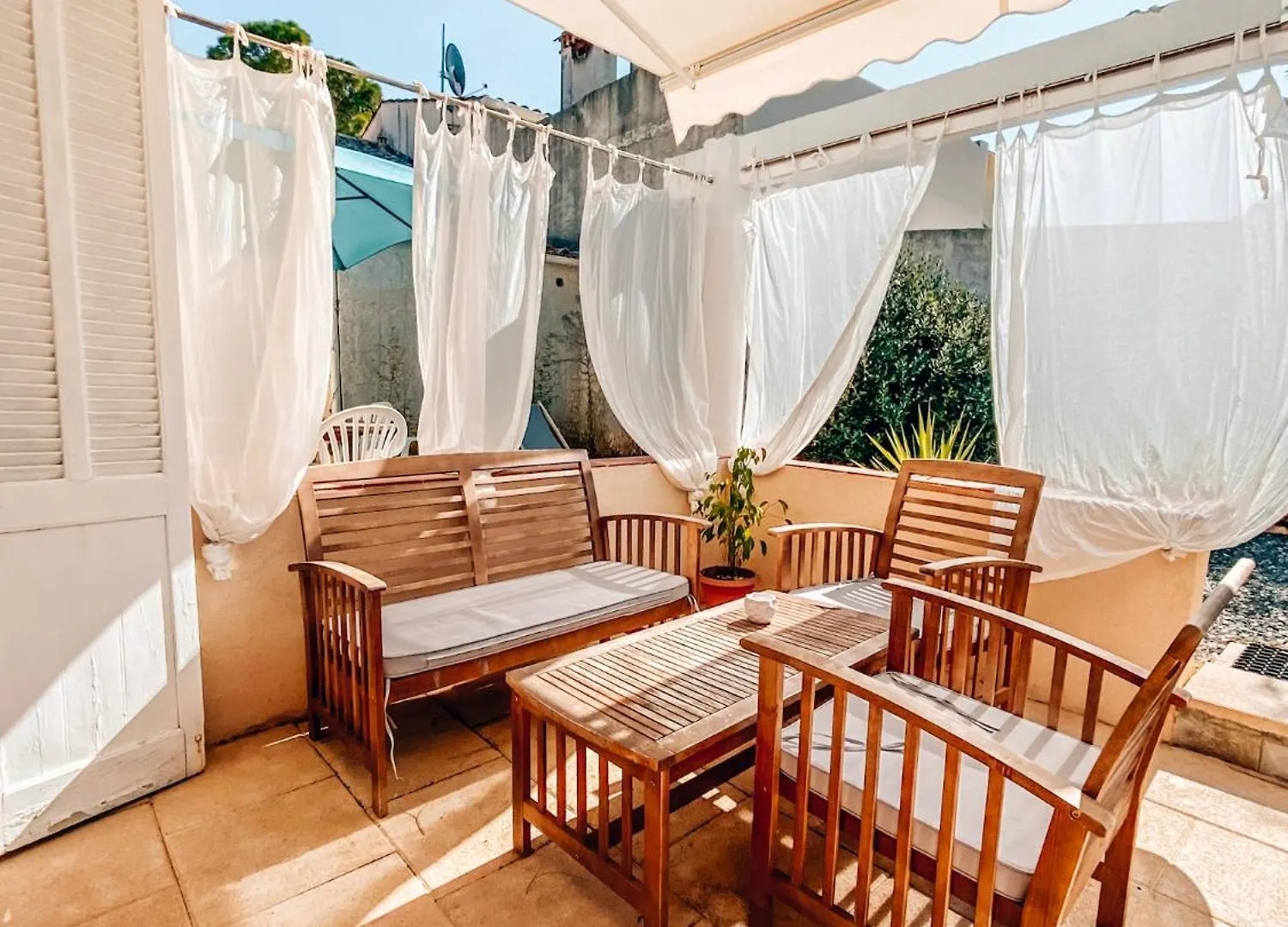 Reve D'Azur En Bord De Mer, Studio Avec Piscine Partagee, Parking Barbecue, Draps Inclus A La Nartelle Sainte-Maxime
