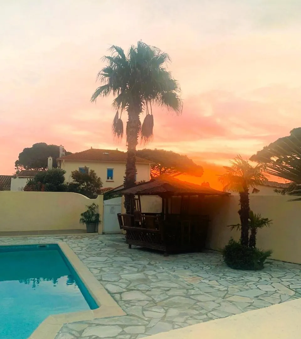 Holiday home Reve D'Azur En Bord De Mer, Studio Avec Piscine Partagee, Parking Barbecue, Draps Inclus A La Nartelle Sainte-Maxime