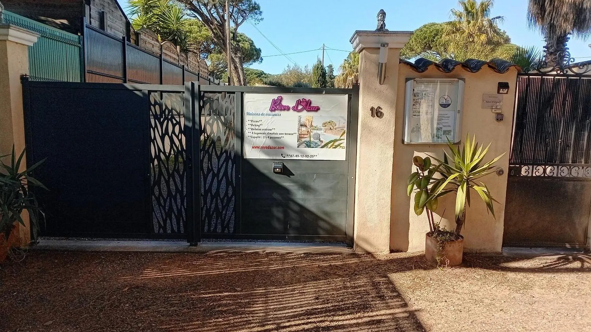 Holiday home Reve D'Azur En Bord De Mer, Studio Avec Piscine Partagee, Parking Barbecue, Draps Inclus A La Nartelle Sainte-Maxime France