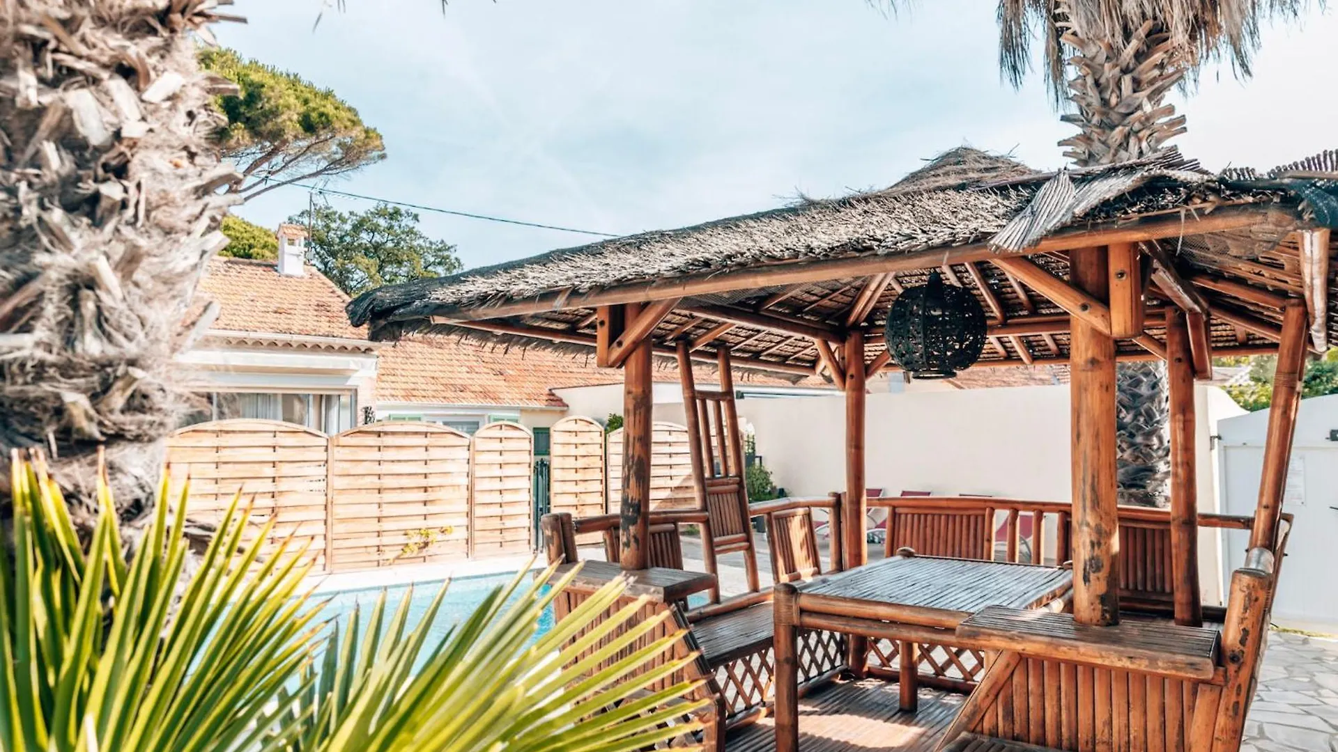 Reve D'Azur En Bord De Mer, Studio Avec Piscine Partagee, Parking Barbecue, Draps Inclus A La Nartelle سانت ماكسيم بيت للعطل