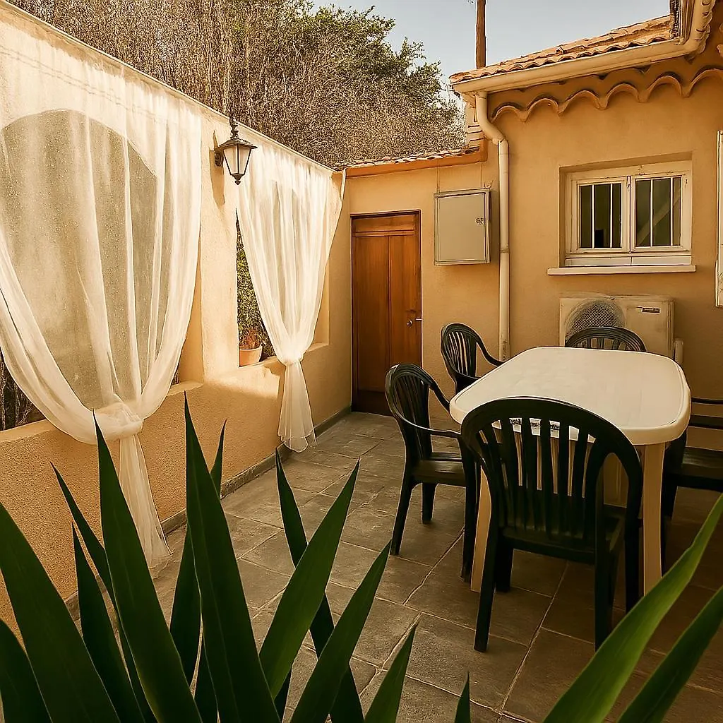 Reve D'Azur En Bord De Mer, Studio Avec Piscine Partagee, Parking Barbecue, Draps Inclus A La Nartelle سانت ماكسيم 0*, سانت ماكسيم فرنسا